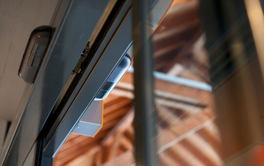 record MPV – multi-point locking for sliding doors